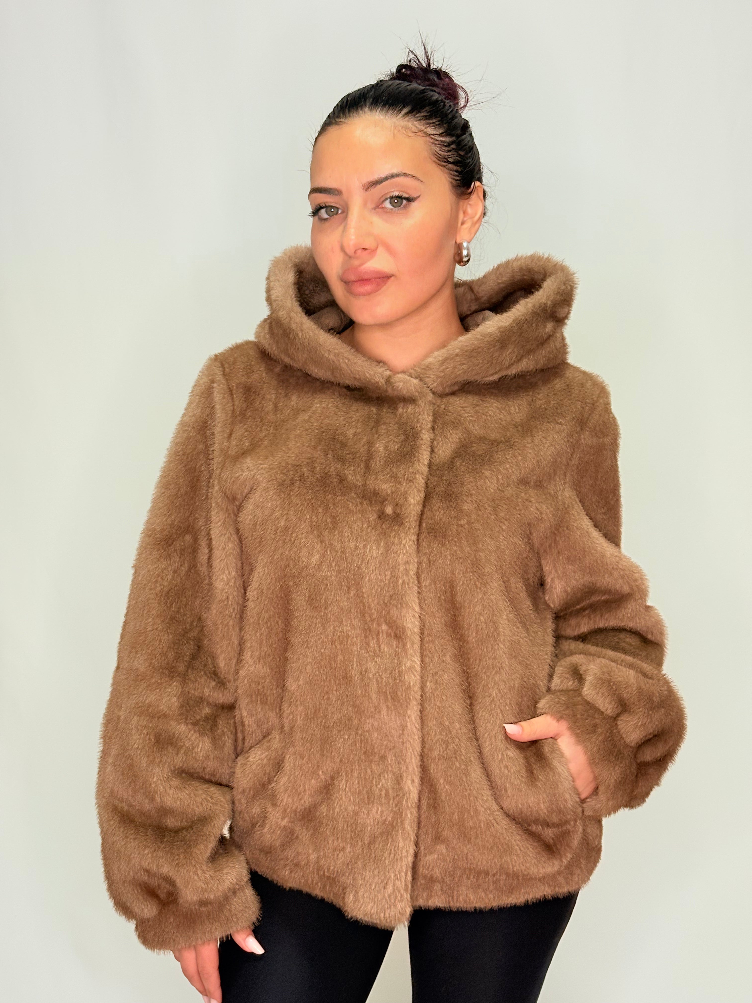 Pelliccia con Cappuccio